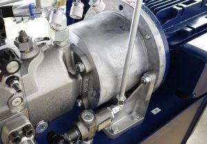 Pumpen-/Motoreinheit mit Axialkolbenpumpe