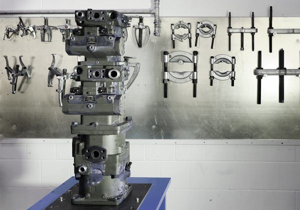 Axialkolbendoppelpumpe aus einer Presse vor der Befundung Axialkolbendoppelpumpe aus einer Presse vor der Befundung