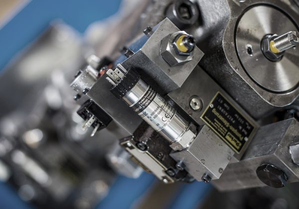 Auf dem Prüfstand werden die Pumpenregler auf die Vorgabewerte eingestellt. Dies wird in einem Prüfprotokoll für den Kunden dokumentiert