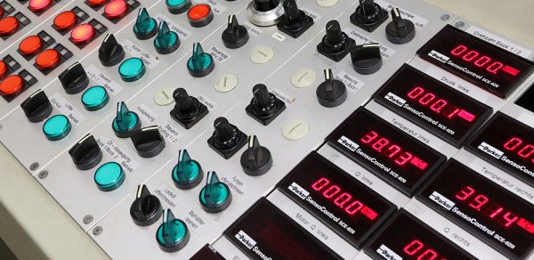 Bedienpanel des Prüfstands für Hydraulikpumpen und Hydraulikmotoren