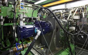 Eine Bosch Rexroth Doppelpumpe Typ A A20VFO 260 LR2S/30R auf dem Prüfstand nach der Reparatur Eine Bosch Rexroth Doppelpumpe Typ A A20VFO 260 LR2S/30R auf dem Prüfstand nach der Reparatur