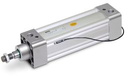 ISO 15552 Zylinder der Parker Baureihe P1D-B für einen maximalen Arbeitsdruck bis 10 bar und einen Temperaturbereich von -20°C bis +80°C. Die Baureihe ist erhältlich in Durchmessern von 32 bis 125 mm.