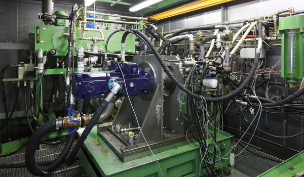 Nach der Reparatur erfolgt der Test auf unserem Prüfstand. Damit sichern wir eine hohe Qualität der Reparatur. Nach der Reparatur erfolgt der Test auf unserem Prüfstand. Damit sichern wir eine hohe Qualität der Reparatur.