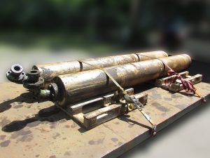 Kolbenspeicher aus einer Presse werden zur Instandsetzung angeliefert. Die beiden Kolbenspeicher von Bolenz & Schäfer haben ein Volumen von jeweils 300 Litern Kolbenspeicher aus einer Presse werden zur Instandsetzung angeliefert. Die beiden Kolbenspeicher von Bolenz & Schäfer haben ein Volumen von jeweils 300 Litern