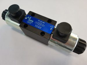 4/3-Wegeventil NG06 mit zwei Magneten für 24 V Gleichstrom 4/3-Wegeventil NG06 mit zwei Magneten für 24 V Gleichstrom