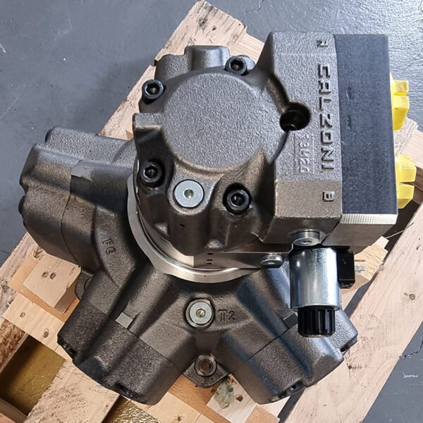 Ein Radialkolbenmotor aus einer Spritzgießmaschine wird zur Instandsetzung angeliefert. Im nächsten Schritt erfolgt die Demontage und Befundung in unserer Werkstatt. Dann erhält der Kunde einen Kostenvoranschlag.
