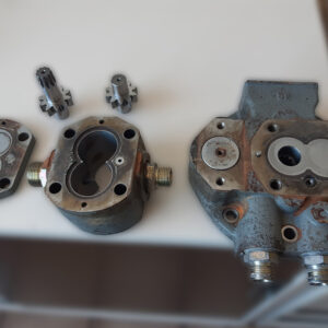 Eine Pumpe Uchida-Rexroth Typ AP2D14LV1RS6 wird befundet