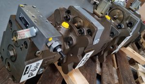 Eine Dreifach-Axialkolbenpumpe Parker PVplus aus einer Presse wird zur Instandsetzung angeliefert Eine Dreifach-Axialkolbenpumpe Parker PVplus aus einer Presse wird zur Instandsetzung angeliefert