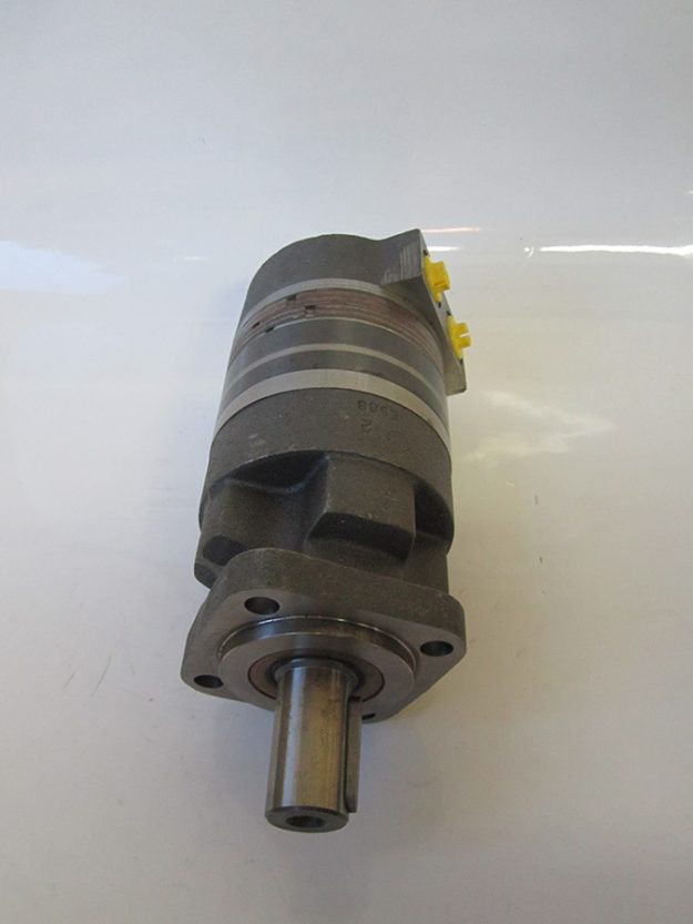 Parker Gerotor-Motor TG0335VX460AAAB mit einem geometrischen Schluckvolumen von 337cm³/U, 4Loch-Flansch, Zentrierung 82,5mm, Welle 32mm, der Motor ist reversierbar Parker Gerotor-Motor TG0335VX460AAAB mit einem geometrischen Schluckvolumen von 337cm³/U, 4Loch-Flansch, Zentrierung 82,5mm, Welle 32mm, der Motor ist reversierbar