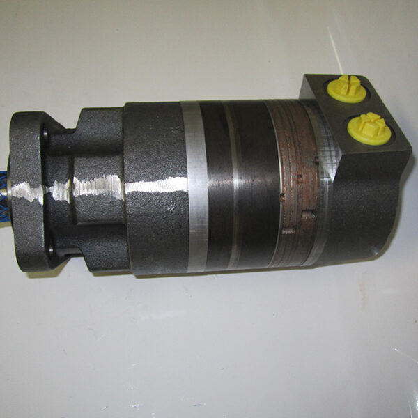 Reversierbarer Gerotor-Motor Parker Ausführung TF0405VX460AAAB mit einem geometrischen Schluckvolumen von 405 cm³/U, 4Loch-Flansch, Zentrierung 82,5mm, Welle 32mm