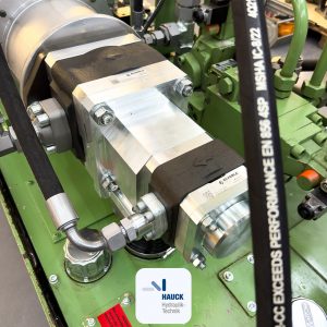 Die Pumpe wird durch eine neue Pumpe ersetzt, die dem aktuellen Stand der Technik entspricht Die Pumpe wird durch eine neue Pumpe ersetzt, die dem aktuellen Stand der Technik entspricht